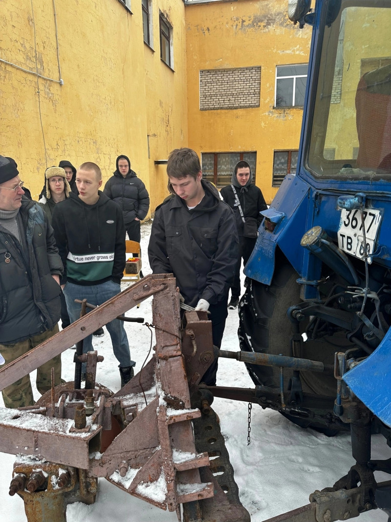 Конкурс по специальности 35.02.16 «Эксплуатация и ремонт сельскохозяйственной техники и оборудования» - Бологовский колледж
